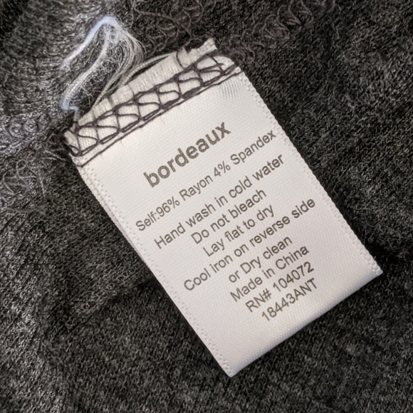 Bordeaux Tee 3/4 Sleeve Exposed Seams Round Neck High Low Hem Charcoal M NWOT - Picture 7 of 7